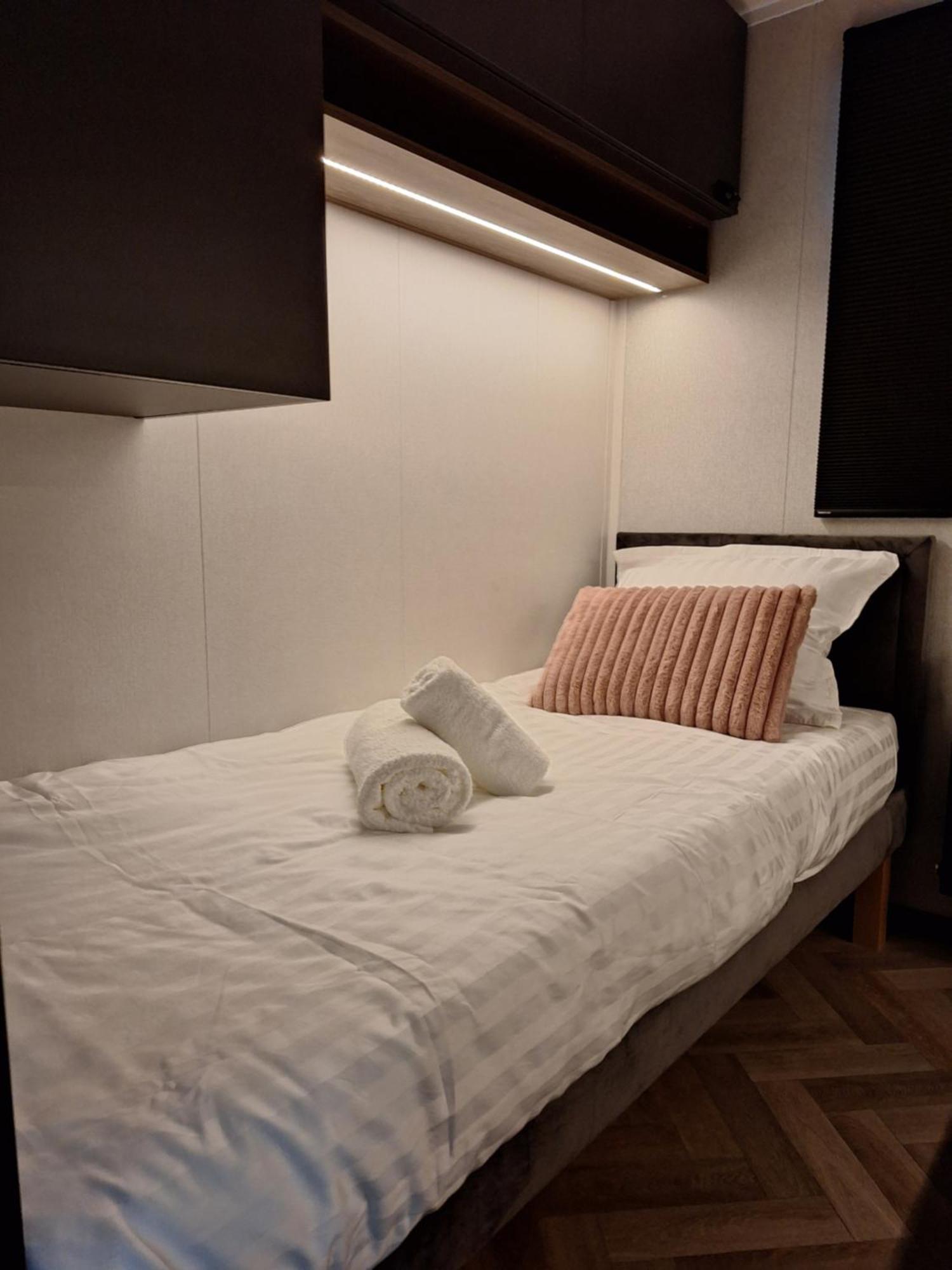 'Relax Lodge Sea' - Wellness Lodge In Zeeland - Private Sauna - Airco - Garden - Outdoor Swimming Pool - Free Wifi, Towels & Bed Linen Heinkenszand Εξωτερικό φωτογραφία
